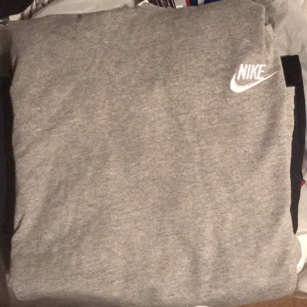 Brand new Nike hoodie shirt long sleeve
